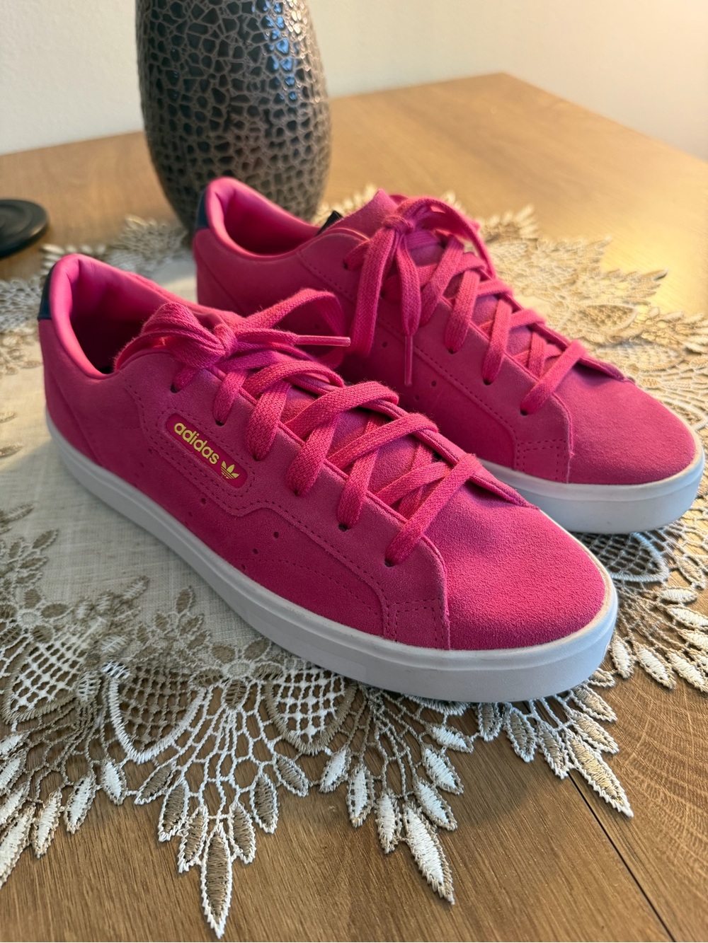 Women’s Adidas Bright Pink Suede Athletic Shoes size 7 Great Condition